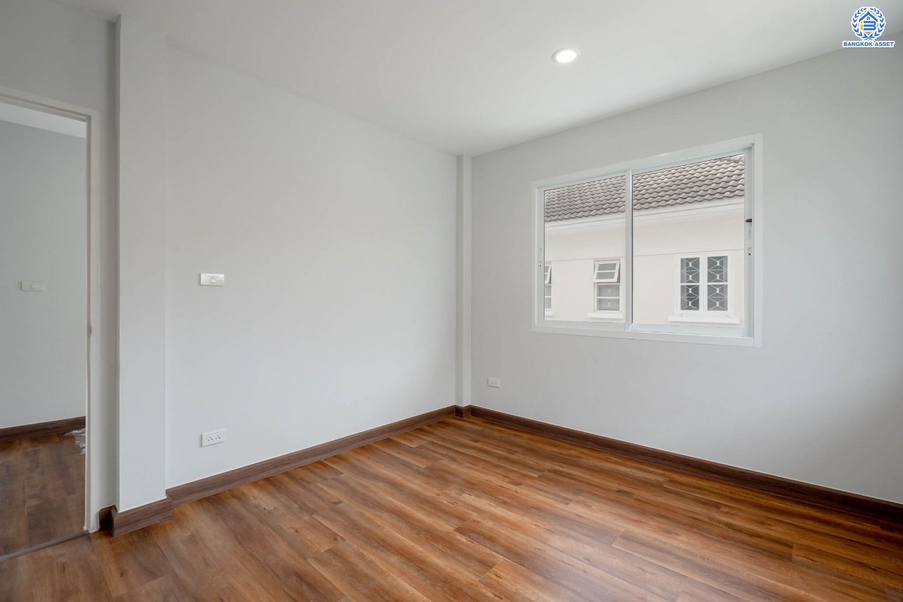 บ้านมือสองตกแต่งใหม่ แบรนด์ LH ม.ชัยพฤกษ์ บางบัวทอง หลังใหญ่ เนื้อที่ 67 ตร.ว. ฟังก์ชัน 3 ห้องนอน 2 ห้องน้ำ จอดรถได้ 2 คัน พร้อม Facilities ครบครัน บนทำเลเดินทางสะดวก ติดถนนบางกรวย-ไทรน้อย ใกล้เซ็นทรัลเวสต์เกต และรถไฟฟ้าสายสีม่วง "สถานีบางพลู"...